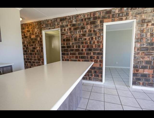 2 BEDROOM PROPERTY TO RENT IN SANDRIFT